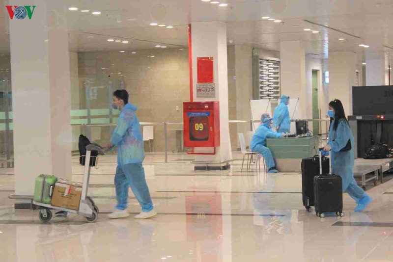 cang hang khong quoc te can tho don chuyen bay dua cong dan ve nuoc hinh 2