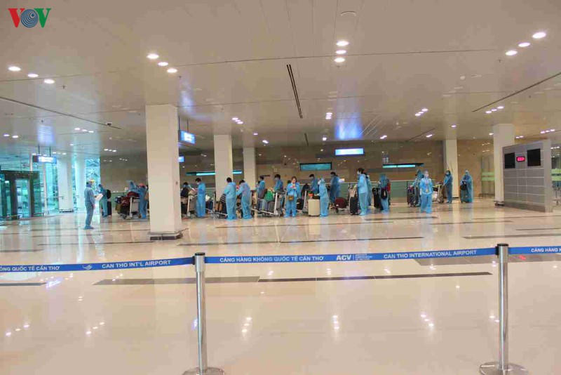 cang hang khong quoc te can tho don chuyen bay dua cong dan ve nuoc hinh 6