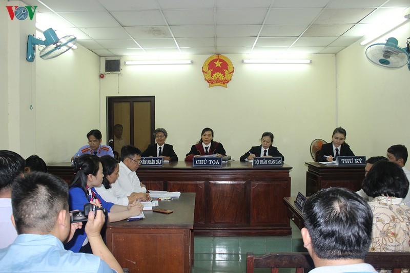 tiep tuc cuong che gia trang quan du toa an dang xet xu hinh 2
