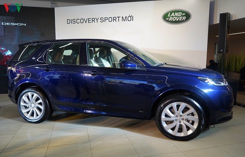 jaguar xe va land rover discovery sport chot gia tu 2,61 ty dong hinh 4