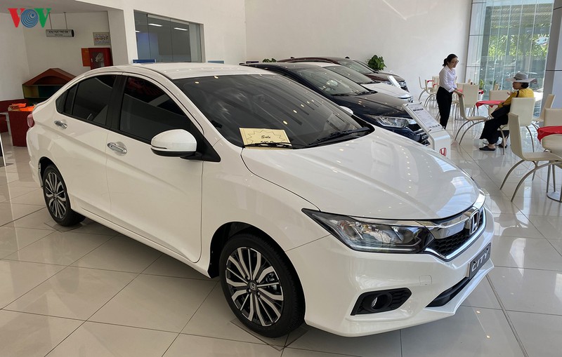 giam phi truoc ba: nguoi tieu dung huong loi hay "mat" uu dai hinh 2