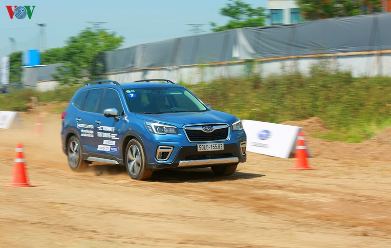 thu kha nang loi bun va chiu van xoan cua subaru forester hinh 2