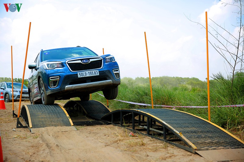 thu kha nang loi bun va chiu van xoan cua subaru forester hinh 4