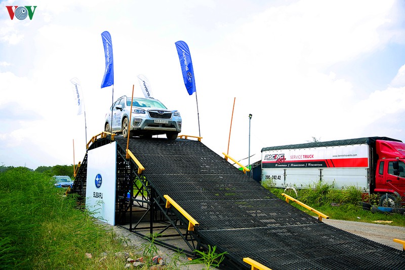 thu kha nang loi bun va chiu van xoan cua subaru forester hinh 7