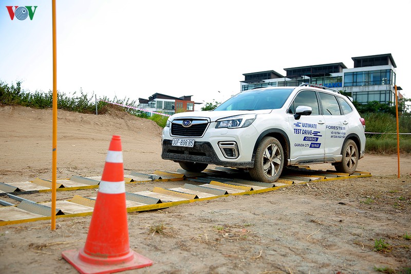 thu kha nang loi bun va chiu van xoan cua subaru forester hinh 8