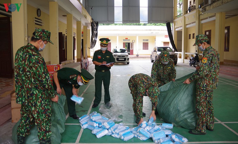 13.000 chiec khau trang y te nhap lau bi thu giu tai son la hinh 1