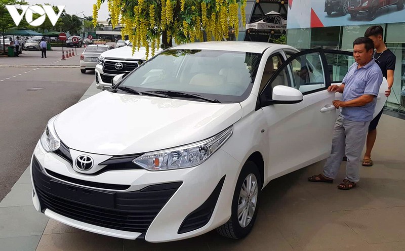 dinh "han" covid-19 - thi truong o to gap kho, gia giam hinh 4