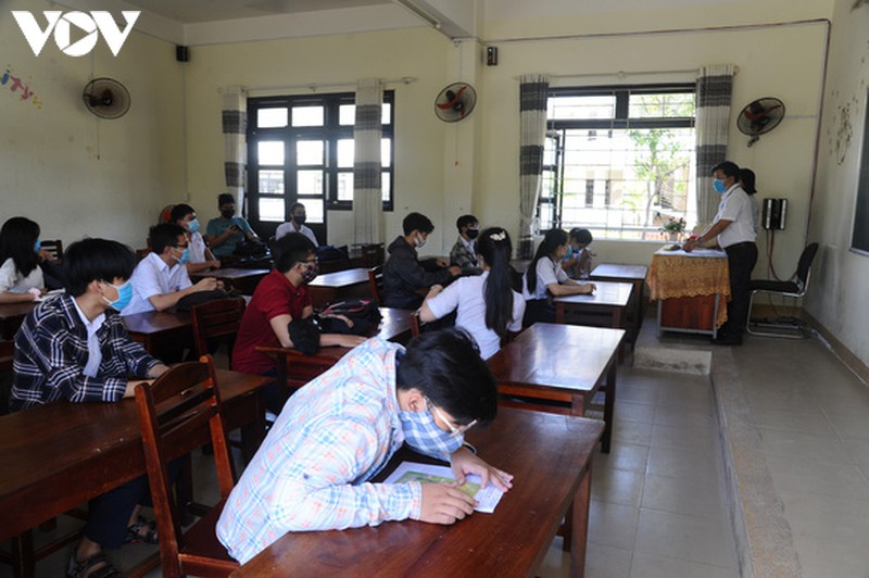 thầy giáo coi thi mắc covid-19 ở quảng nam: xét nghiệm 1.295 f1 và f2 hình 1 thay giao coi thi mac covid-19 o quang nam: xet nghiem 1.295 f1 va f2 hinh 1
