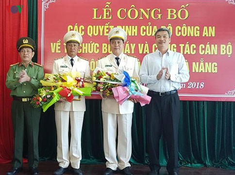 10 can bo cong an da nang xin nghi huu truoc tuoi hinh 1