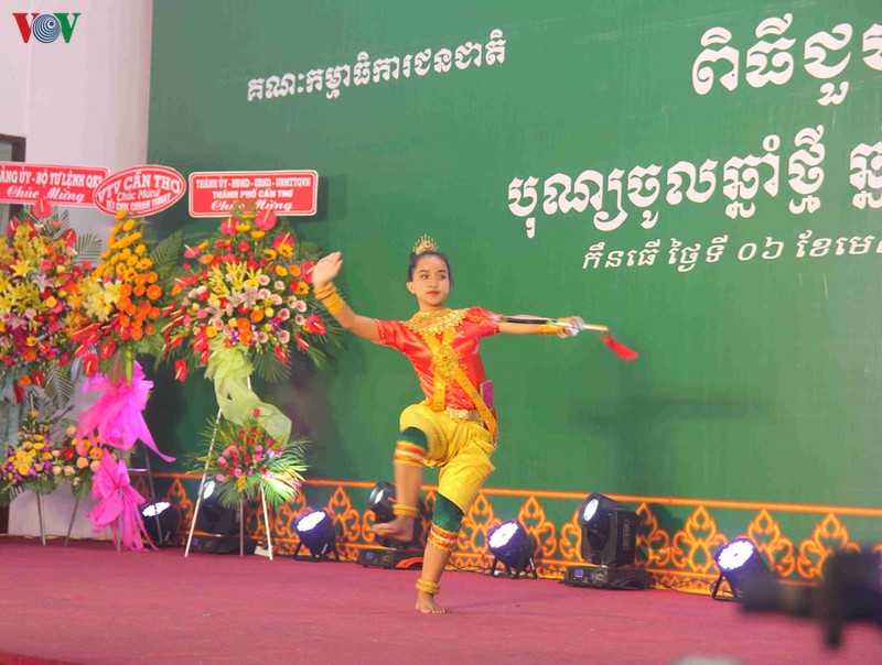 anh: thu tuong du tet co truyen chol chnam thmay cua dong bao khmer hinh 11