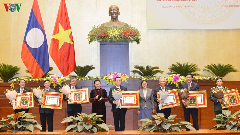 lao trao huan, huy chuong cho tap the va ca nhan cua quoc hoi viet nam hinh 3
