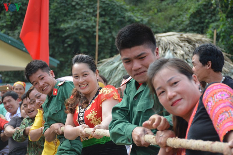 chuong trinh "xuan bien cuong, tet quan dan" tai son la hinh 11