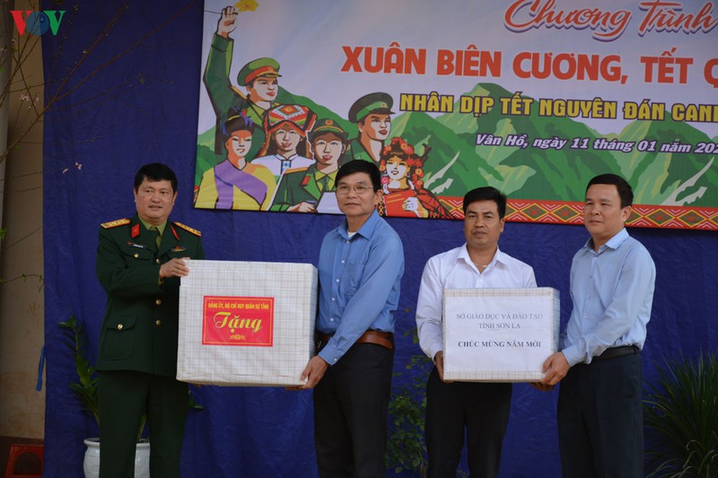 chuong trinh "xuan bien cuong, tet quan dan" tai son la hinh 13
