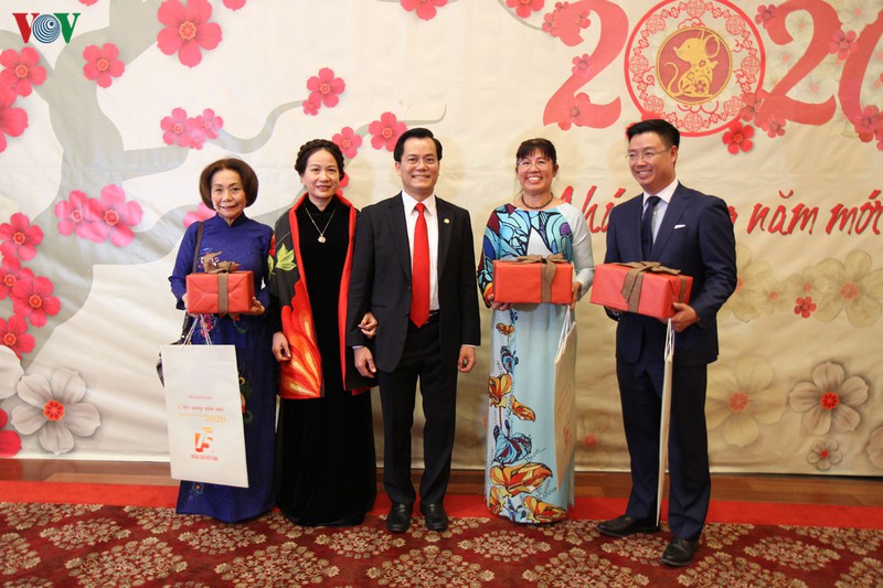  cong dong nguoi viet tai thai lan, hoa ky tung bung don tet canh ty hinh 3