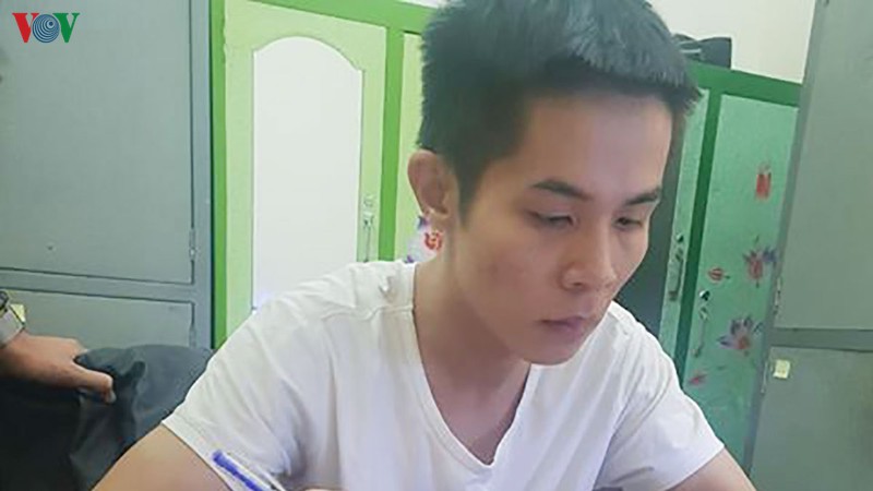 bat doi tuong trom cap hang tram thiet bi dien o cao oc hinh 2