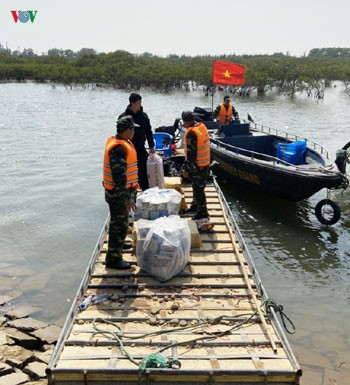 bat giu doi tuong xuat lau gan 9.000 khau trang y te o quang ninh hinh 1