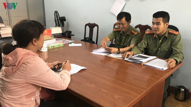 nong 24h: nguyen nhan vu cong an xa bi vay chem trong thuong hinh 4