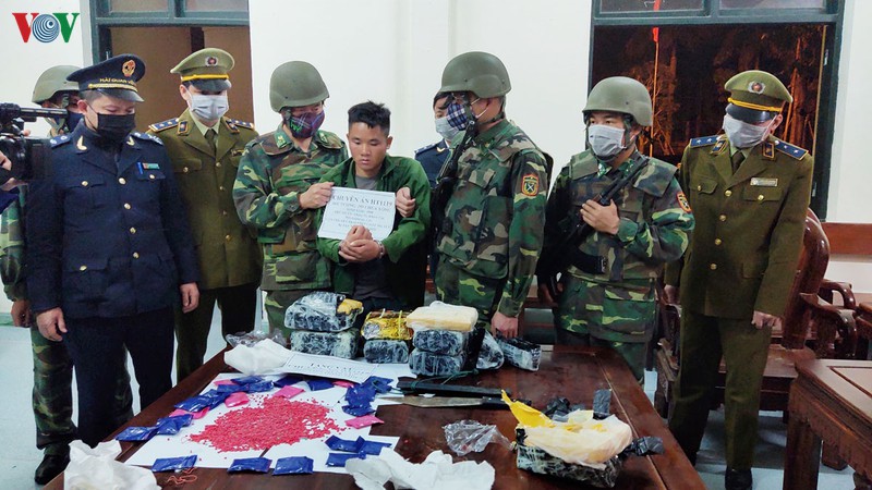 "gui" 4kg ma tuy da qua bien gioi ha tinh ve ban kiem loi hinh 1