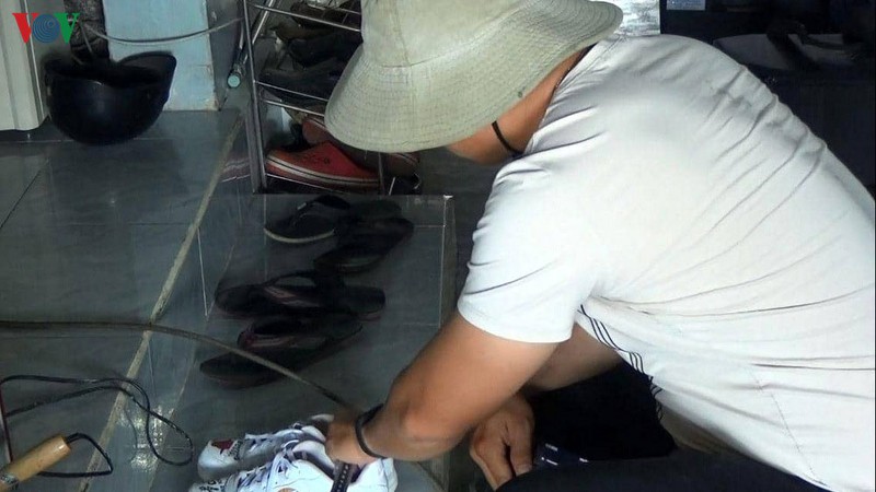 chu gara o to bao bi mat trom hon 900 trieu dong hinh 2