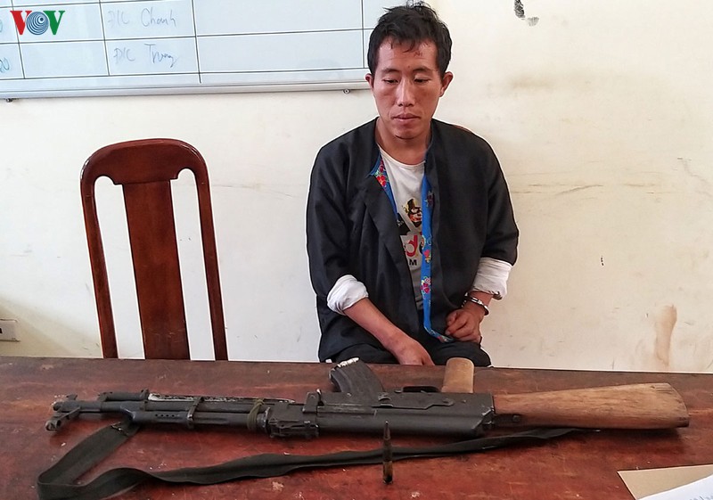 mua sung, dan tu lao mang ve san ban hinh 1