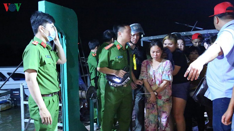 cong an tam giu 64 doi tuong danh bac tai tu diem binh duong hinh 1