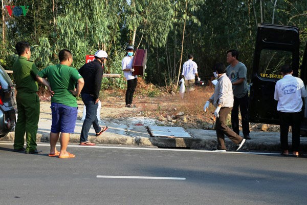 thi the nam thanh nien giau trong valy o khanh hoa hinh 1