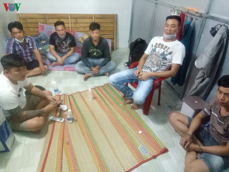 nong 24h: doi tuong dua xe tong gay chan canh sat co dong hinh 4