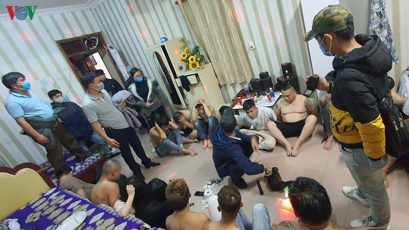 nong 24h: doi tuong dua xe tong gay chan canh sat co dong hinh 9