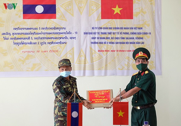 quan khu 5 tang thiet bi y te cho lao, campuchia ung pho covid-19 hinh 2