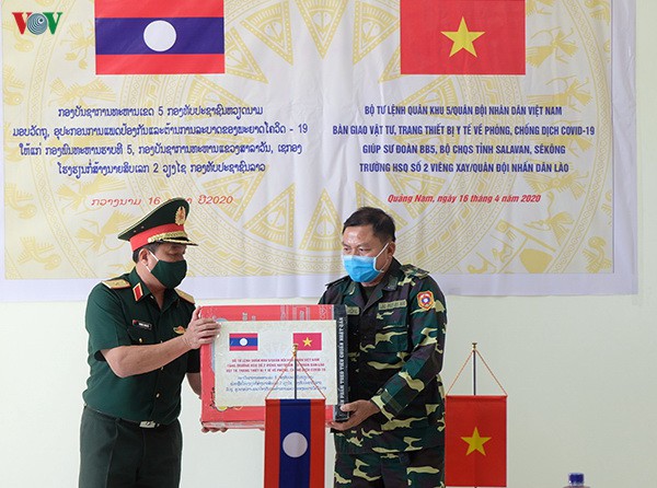 quan khu 5 tang thiet bi y te cho lao, campuchia ung pho covid-19 hinh 1
