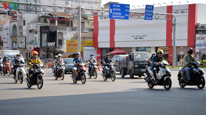 khong deo khau trang ra duong, tu tap giua mua dich o tphcm hinh 10