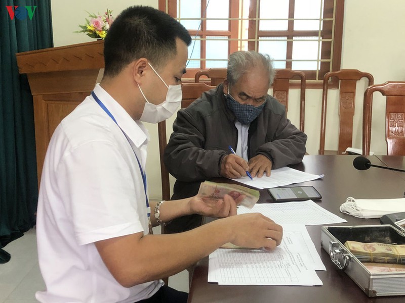 nguoi dan ha nam nhan tien ho tro do bi anh huong dich covid-19 hinh 4