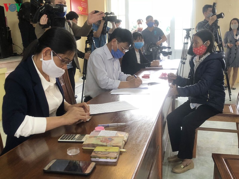 nguoi dan ha nam nhan tien ho tro do bi anh huong dich covid-19 hinh 6