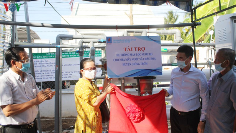chu tich quoc hoi du le trao tang may xu ly nuoc cho nguoi dan ngheo hinh 2