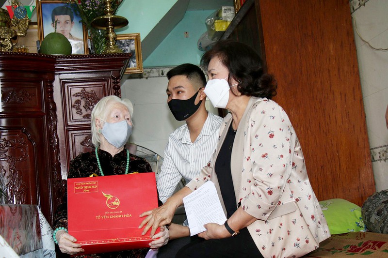 toan canh le mit tinh ky niem 45 nam giai phong mien nam, thong nhat dat nuoc hinh 13