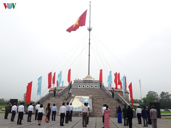 thieng lieng le thuong co thong nhat non song tai hien luong - ben hai hinh 1