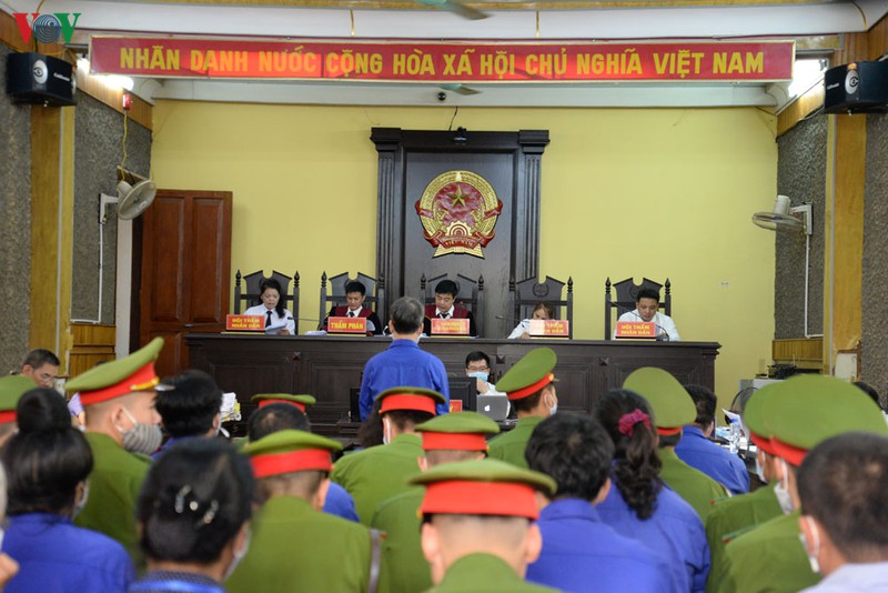 cuu giam doc so gd-dt vang mat tai phien xu gian lan thi o son la hinh 3