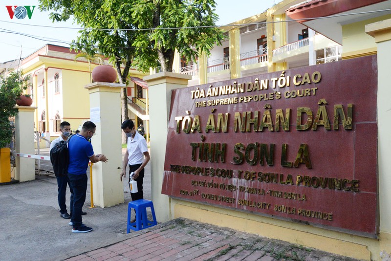 anh: xet xu so tham 12 bi cao trong vu gian lan diem thi o son la  hinh 2