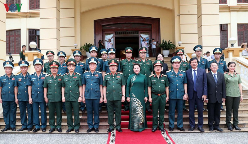 chu tich quoc hoi tham, lam viec tai quan chung phong khong-khong quan hinh 3