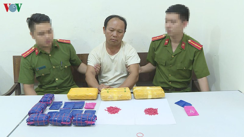 bat doi tuong van chuyen thue 30.000 vien ma tuy tong hop hinh 1