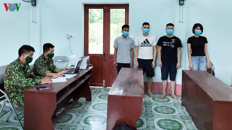 bat giu 4 doi tuong xuat canh trai phep sang trung quoc hinh 1
