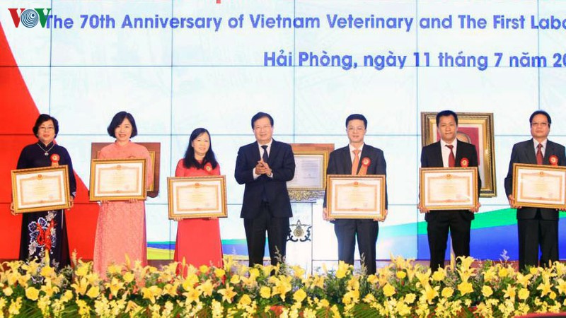nganh thu y don nhan huan chuong lao dong hang nhat hinh 3