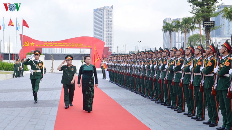 chu tich quoc hoi lam viec voi tap doan viettel hinh 1