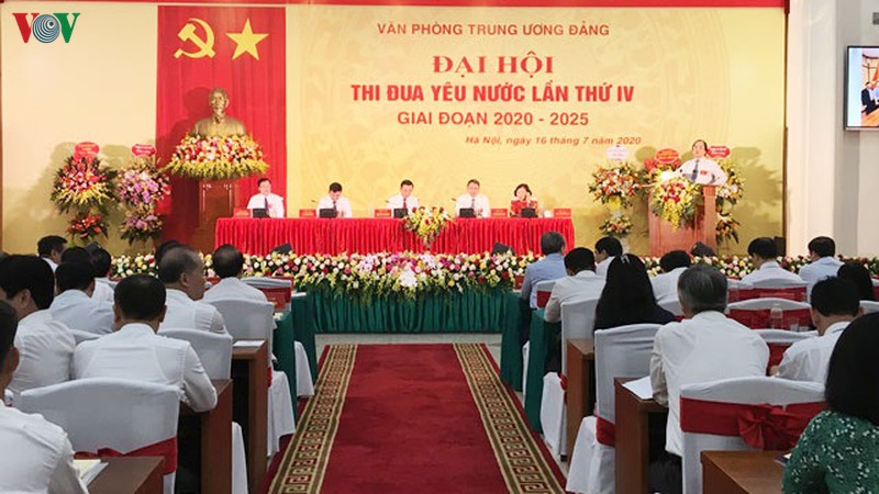 ong tran quoc vuong du dai hoi thi dua yeu nuoc van phong tu dang hinh 2