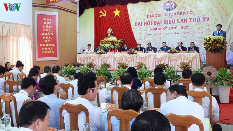 ong nguyen thanh luan tai dac cu bi thu huyen uy dam doi tinh ca mau hinh 1