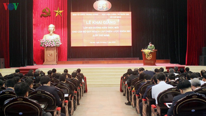 them 40 can bo quy hoach cap chien luoc khoa 13 duoc boi duong kien thuc moi hinh 1