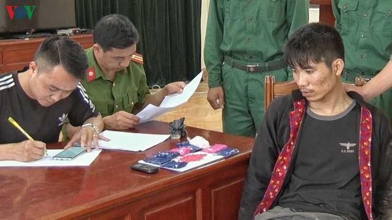 mua ma tuy ve ban kiem loi thi bi bat hinh 1
