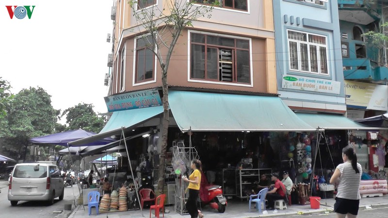 nong 24h: lai xe cua chu tich thanh pho ha noi va 2 bi can bi khoi to hinh 2