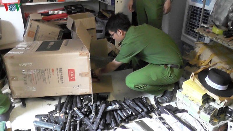 nong 24h: lai xe cua chu tich thanh pho ha noi va 2 bi can bi khoi to hinh 3