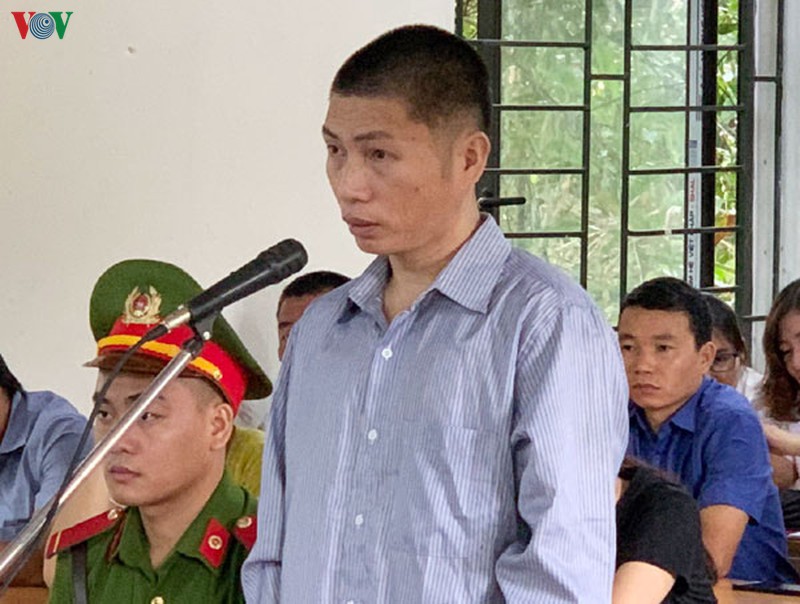 nong 24h: bat giu hang tram nguoi xuat, nhap canh trai phep hinh 8